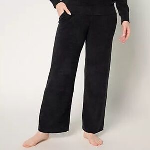 NWT BAREFOOT DREAMS- CozyChic Ultra Lite Rolled Edge Ankle Pant Black Size M